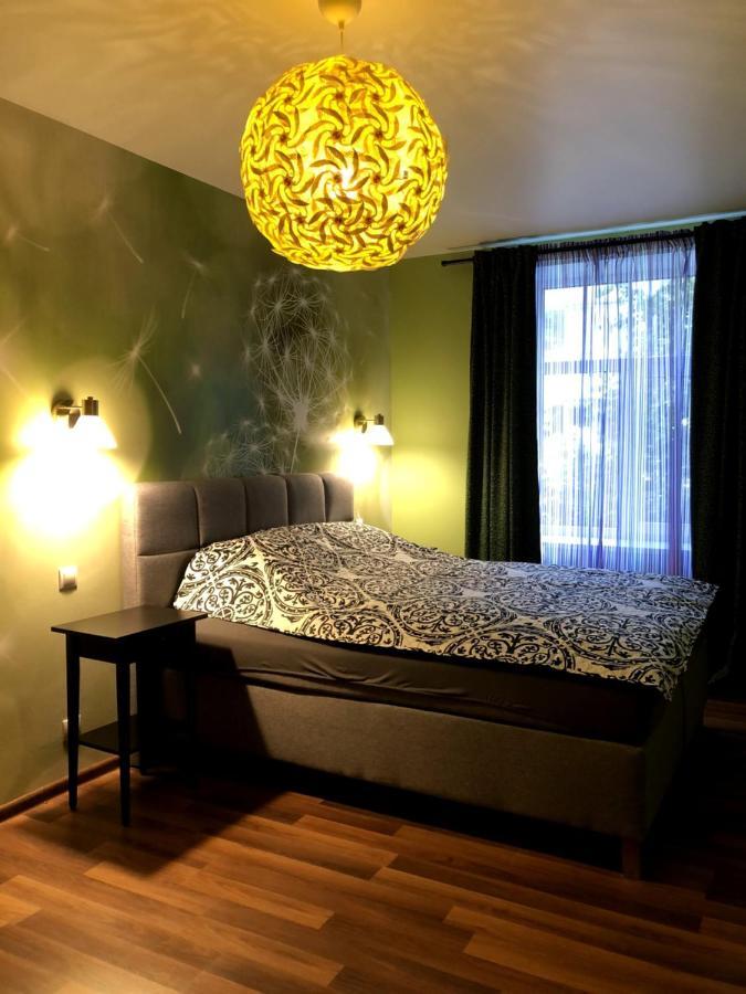 Green And Quiet City Center Apartment Riga Bagian luar foto