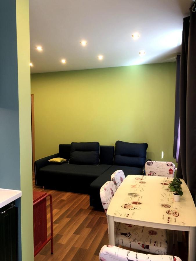 Green And Quiet City Center Apartment Riga Bagian luar foto